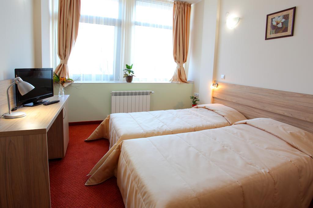 Teodora Palace Hotel Ruse Chambre photo